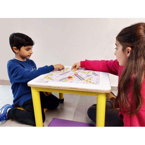לבתי ספר מרחבי למידה וגני ילדים . שולחן משחק לילדים סולמות ונחשים